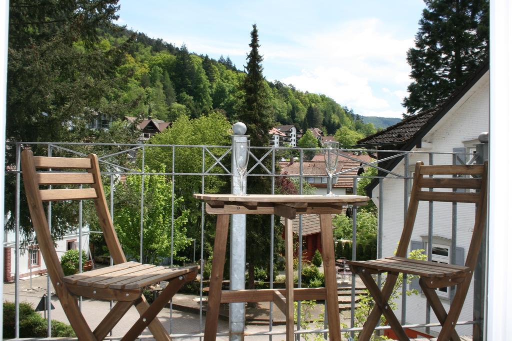 Gaestehaus Villa Lina Bad Herrenalb Exteriör bild