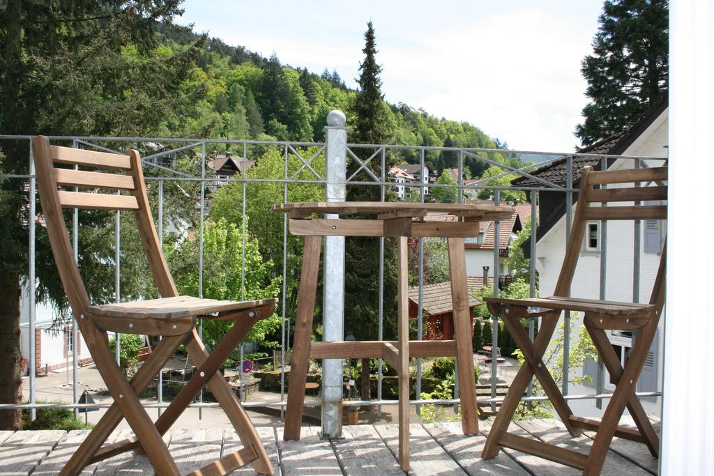 Gaestehaus Villa Lina Bad Herrenalb Exteriör bild